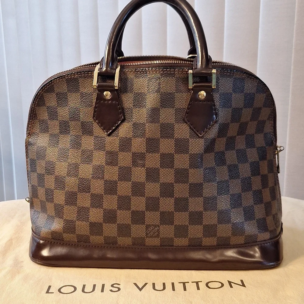 Louis Vuitton Alma - Picture 16 of 16